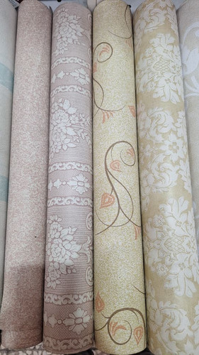 کاغذ دیواری سفیدوطوسی وطلایی طرح پتینه